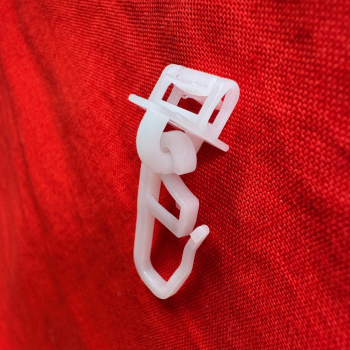 "Klick"-Gleiter mit langem Haken