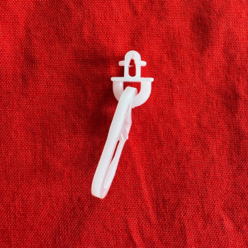 "Klick"-Gleiter mit langem Haken