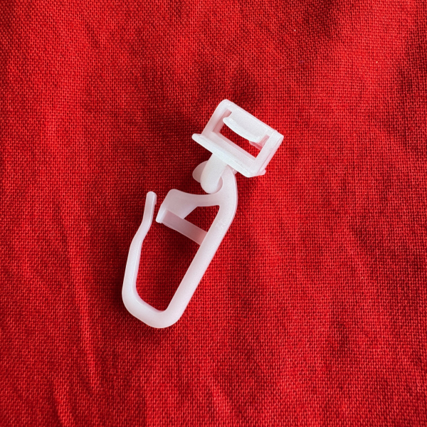 "Klick"-Gleiter mit langem Haken