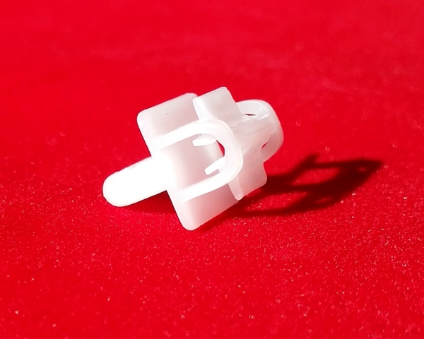 "Klick"-Gleiter mit Längs-Öse